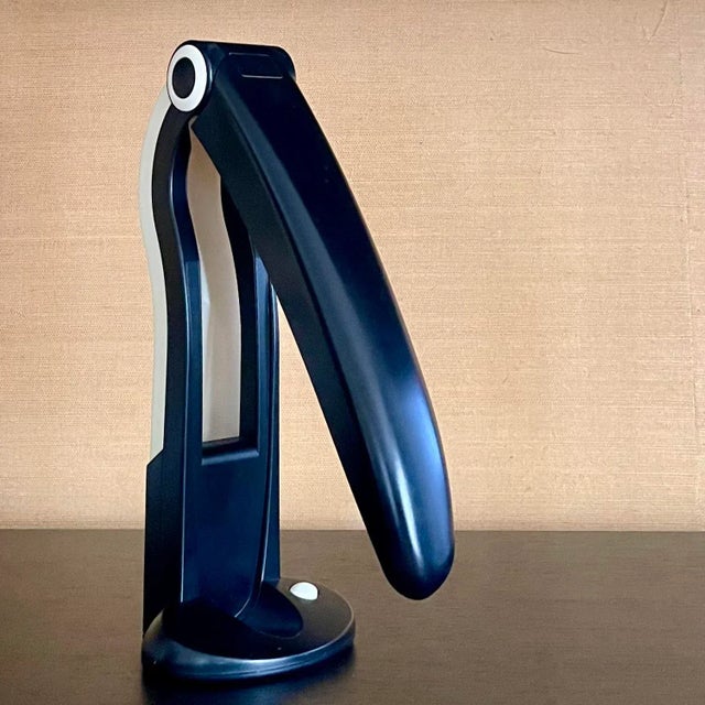 Postmodern 1990s Black Toucan Table Desk Lamp by H.T. Huang for Huangslite For Sale - Image 3 of 7