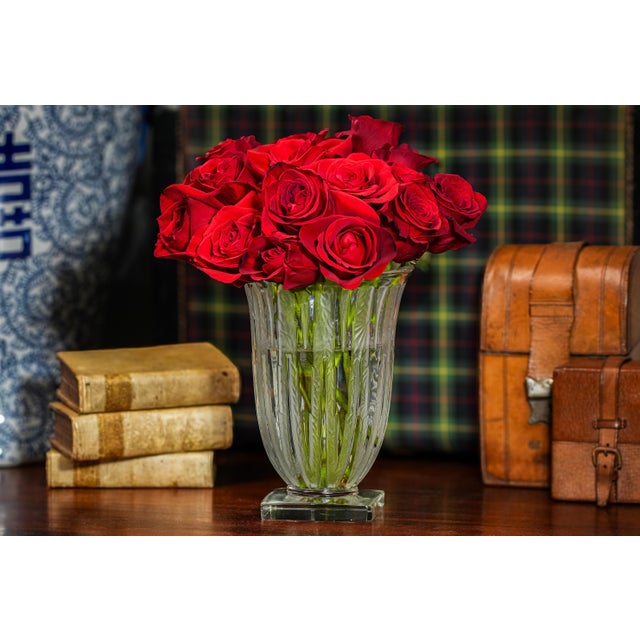 his exquisite crystal vase, produced in the 1940s, is a stunning piece signed by the renowned French maker Verlys. This...