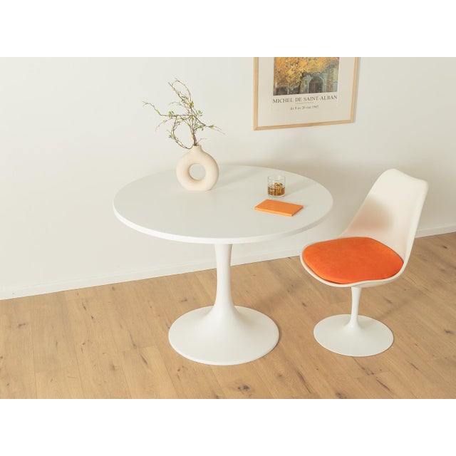 A unique Tulip dining table from the 1960s with a white plastic tabletop and a white aluminum base. Quality features:...