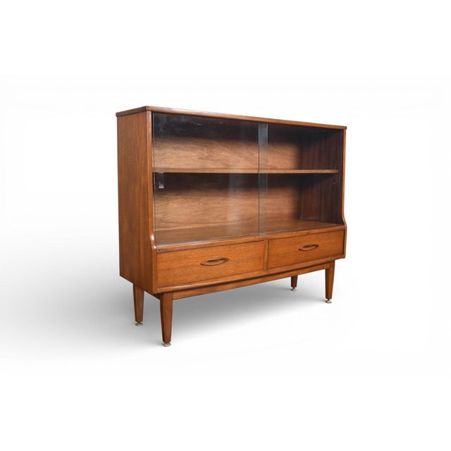 Jentique Mid 20th Century Narrow Curio Cabinet in Teak + Glass by Jentique, Attributed For Sale - Image 4 of 8