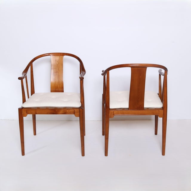 Brown 1960s Pair of China Chairs by Hans J. Wegner for Fritz Hansen For Sale - Image 8 of 9