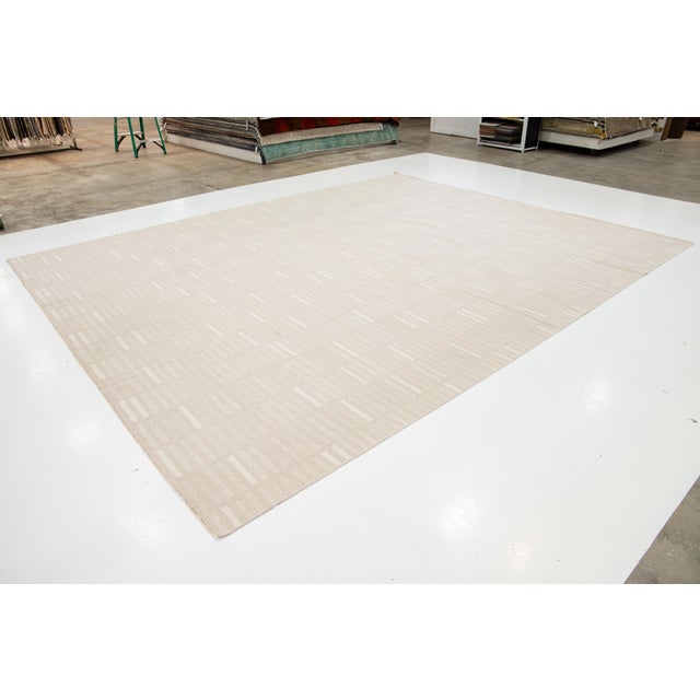 Modern Modern Geometric Designed Kilim Flatweave Wool Rug in Beige For Sale - Image 3 of 9