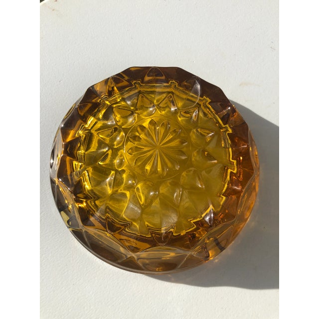 1960s Mid-Century Modern Round Amber Ashtray With 12 Point Pattern For Sale In Dallas - Image 6 of 10