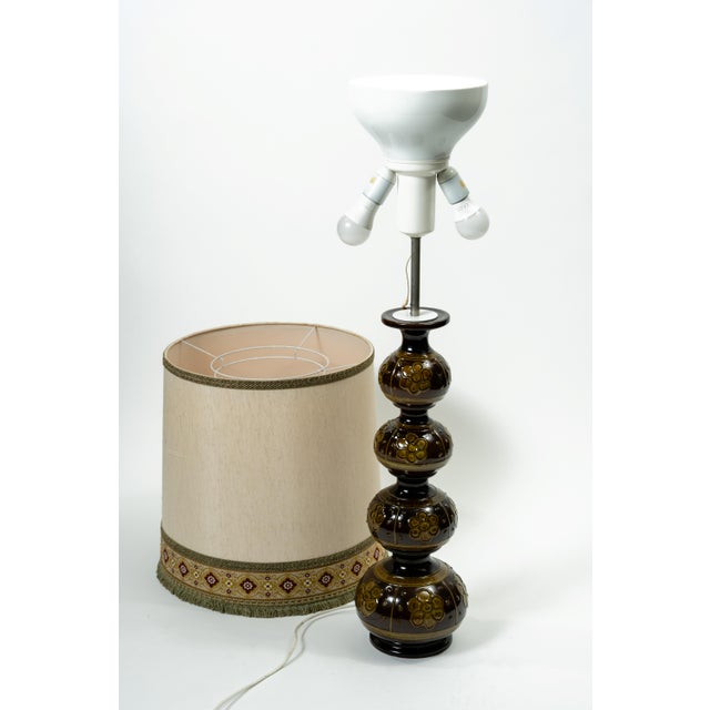 Kaiser Leuchten ceramic floor lamp with an organic pattern and glossy glaze from the 1960s. A handcrafted ceramic table...