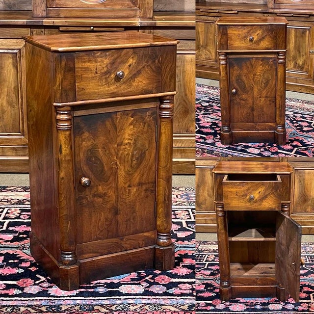 Bedside Table in Walnut, 19th Century, in Good conditions. Designed before 1890