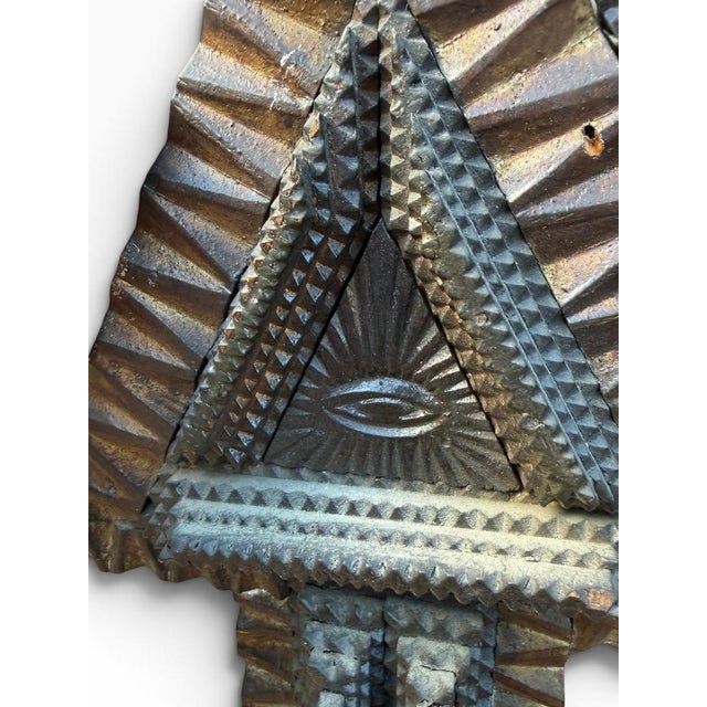 Gothic Gothic Revival American Tramp Art Frame With All-Seeing Eyes, C. 1880–1900 For Sale - Image 3 of 11