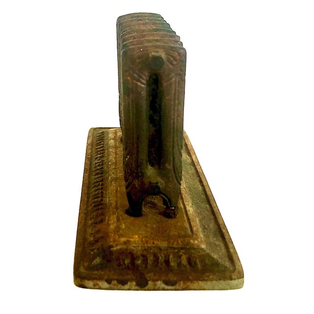 On offer is a vintage salesman's sample radiator. Produced between 1900 and 1920, it was created as a high-quality,...