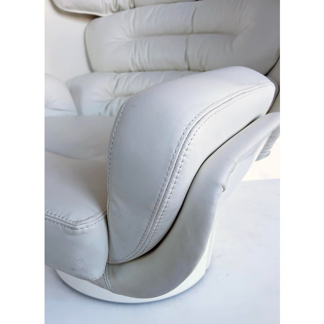 Joe Colombo Elda Swivel Chair, Fratelli Longhi, White Leather, Fiberglass Shell- 4 Available For Sale - Image 15 of 16