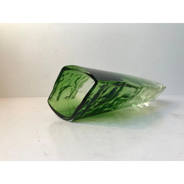 Vintage Green Ice Glass Vase by Kaj Blomqvist for Kumela, 1970s For Sale - Image 4 of 13