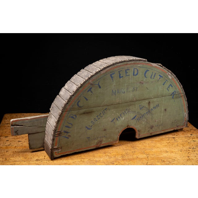 American Early 20th C. "Hub City" Feed Cutter Wooden Sign by Albrecht, Fuchs & Thurmann For Sale - Image 3 of 16