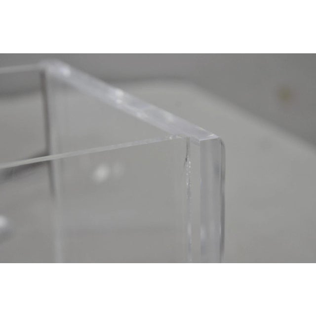 Vintage Mid Century Modern Clear Lucite Acrylic Diamond Handle Ice Bucket For Sale - Image 12 of 15