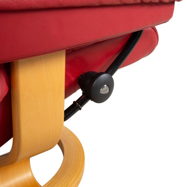 Set of Mayfair Recliner Lounge Chair and Ottoman from Stressless For Sale - Image 9 of 18