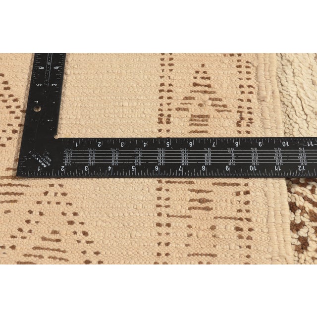 Textile Vintage Azilal Moroccan Rug, 03'00 X 07'09 For Sale - Image 7 of 10