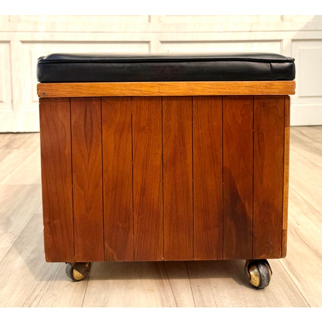 1960s 1960s Lane Mid-Century Oak Cedar Chest Storage Bench With Black Upholstery For Sale - Image 5 of 18