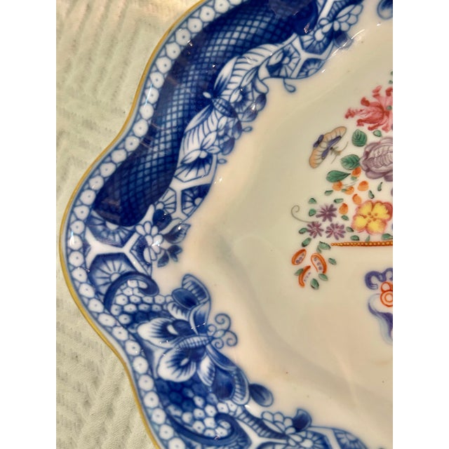 1990s 1990s Mottahedeh “Mandarin Bouquet” 6” Chinoiserie Lobed Tray or Trinket Dish For Sale - Image 5 of 10