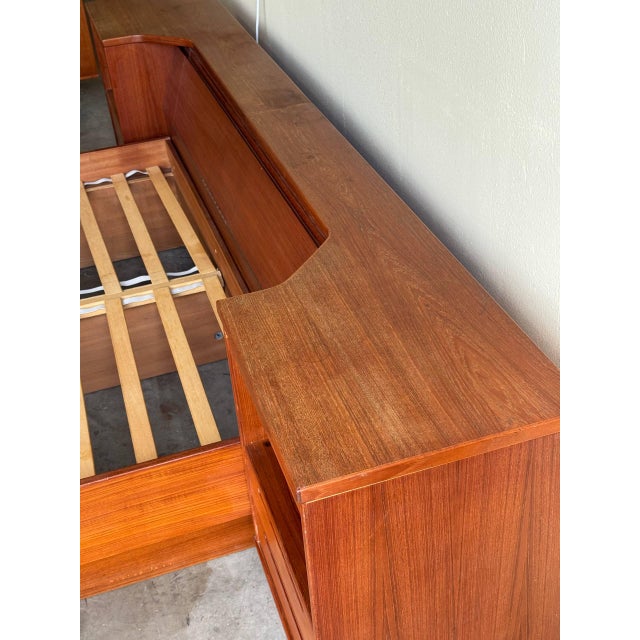 Torring Mobelfabrik 1960s Torring Møbelfabrik Danish Teak Queen Platform Bed With Integrated Nightstands For Sale - Image 4 of 10