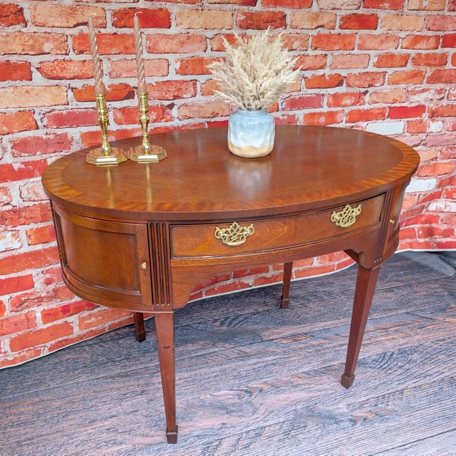 Mid-Century Modern Baker Furniture Vintage Hepplewhite Mahogany Sideboard / Console For Sale - Image 3 of 7