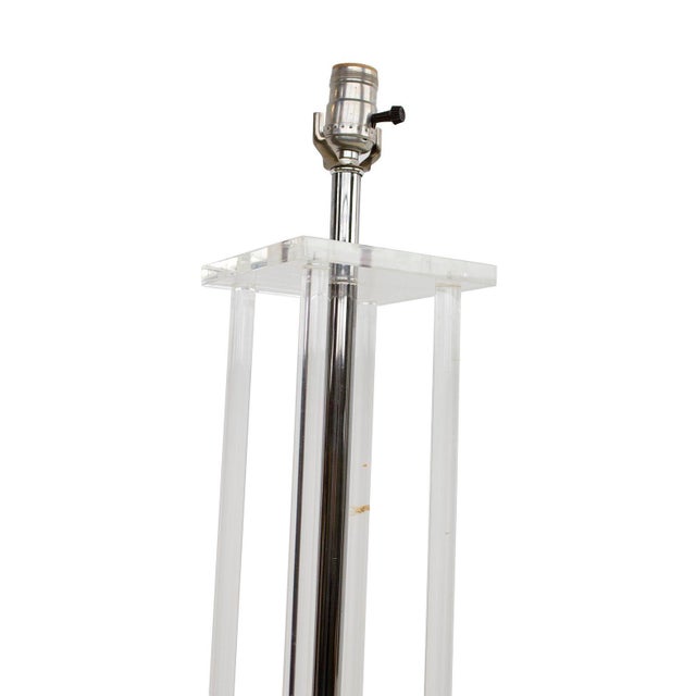 Mid-Century Modern Lucite Rod Table Lamp For Sale - Image 3 of 4