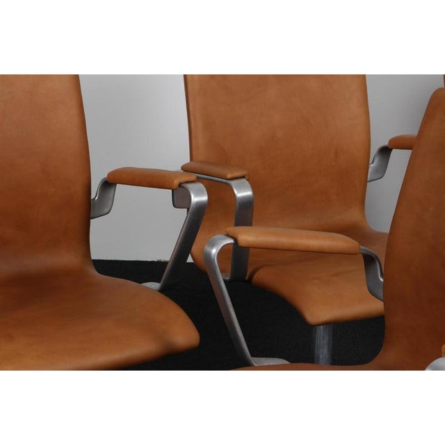 2000 - 2009 Oxford Armchair attributed to Arne Jacobsen, 2000s For Sale - Image 5 of 9