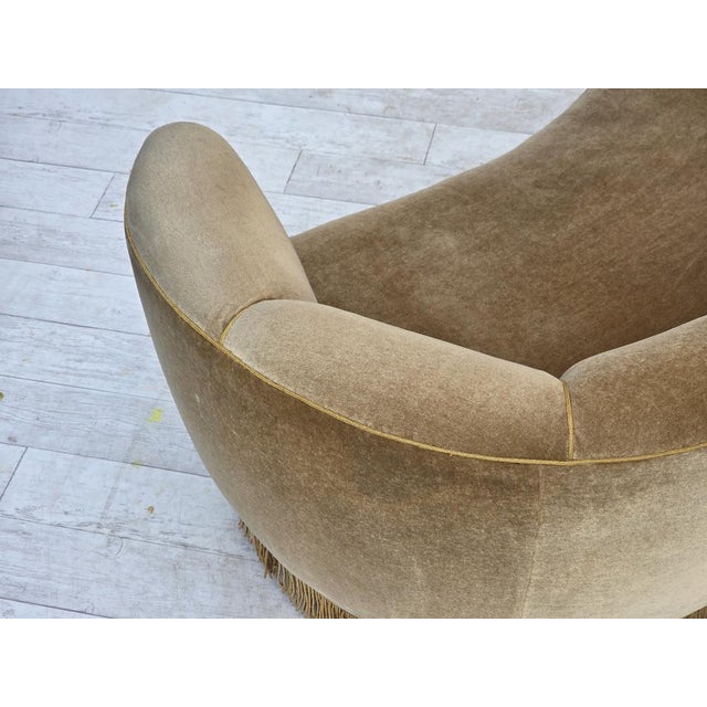 Danish Banana 2-Seater Sofa in Green Velour and Oak, 1960s For Sale - Image 14 of 18