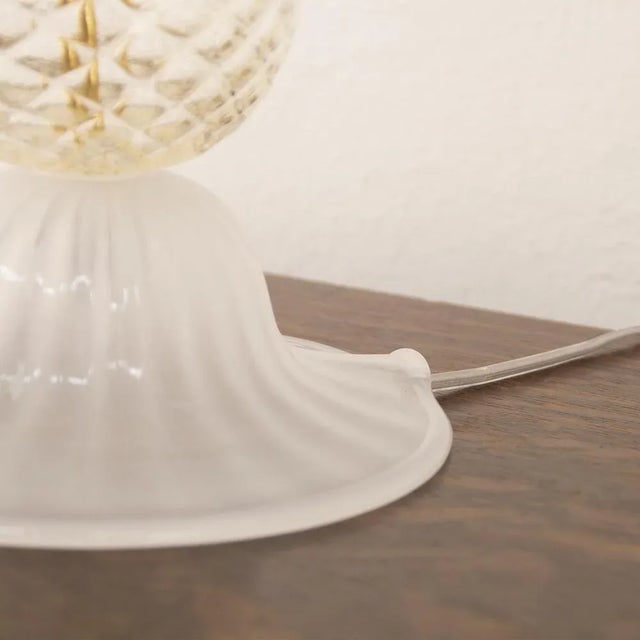 Silk White Murano Glass Table Lamp with Gold Leaf Decor, Italy, 1980s For Sale - Image 9 of 10