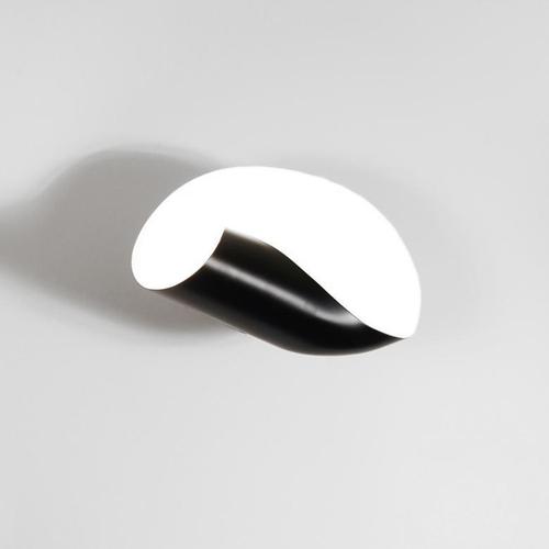 Mid-Century Modern Black Conche Wall Lamp by Serge Mouille For Sale - Image 3 of 8