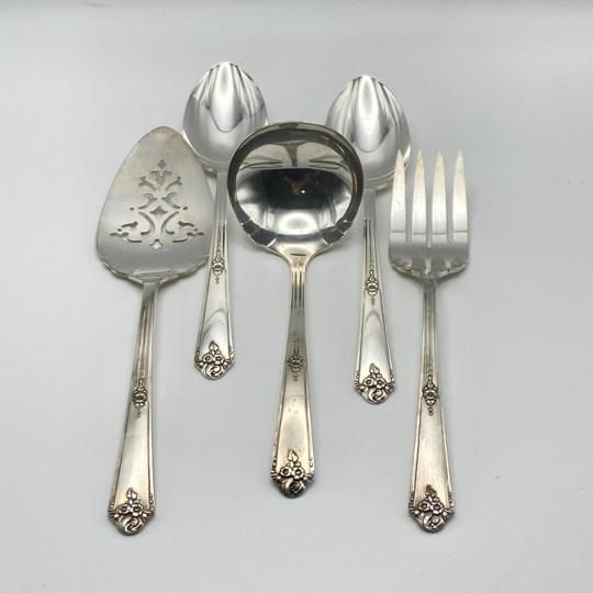 1940s Oneida Community Tudor Silverplate "Sweet Briar" 72-Piece Set (Service for 8 With Bonus Pieces and Wooden Chest) Vintage 1948 For Sale - Image 14 of 18