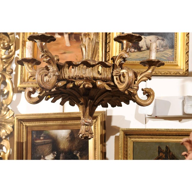 Early 20th Century French Five-Light Foliage Themed Giltwood Carved Chandelier For Sale In Atlanta - Image 6 of 10