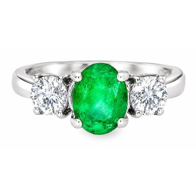 Mid-Century Modern Mid 20th Century 14k White Gold Emerald Diamond 3 Stone Ring Band, Size 7.5 For Sale - Image 3 of 4