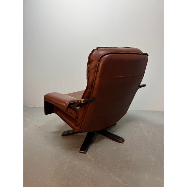 Brown Vintage Swivel Lounge Chair in Cognac Leather on Plywood Frame from Leolux, 1970s For Sale - Image 8 of 10