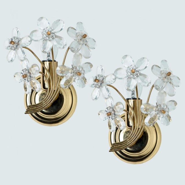 1970s Flower Crystal and Gold Wall Light attributed to Palwa, Germany, 1970s, Set of 2 For Sale - Image 5 of 12