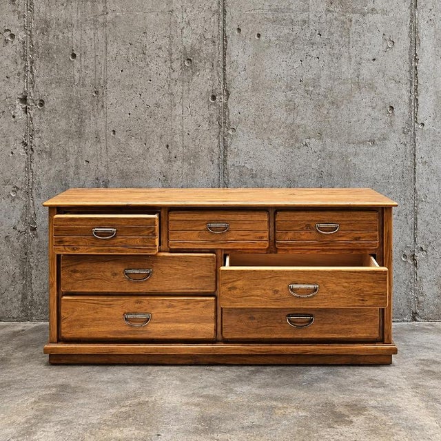 2000 - 2009 Vintage Dresser in Oak by Florida Furniture Industries, 1980s For Sale - Image 5 of 7