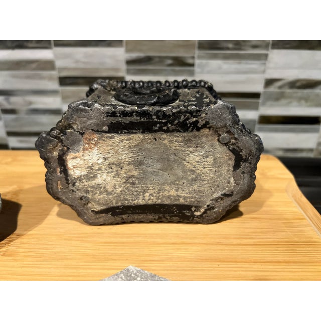 18th Century, English Georgian Lead Tobacco Keeper - Horse Finial For Sale - Image 4 of 8