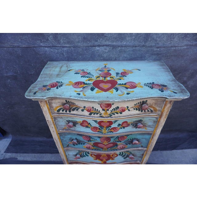 5-Drawer Dresser Decorated by Peter Hunt c.1930 For Sale - Image 4 of 9