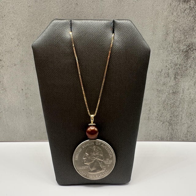 Early 21st Century Chocolate Pearl Pendant Necklace 14kt Yellow Gold 8mm 18in Estate For Sale - Image 5 of 6