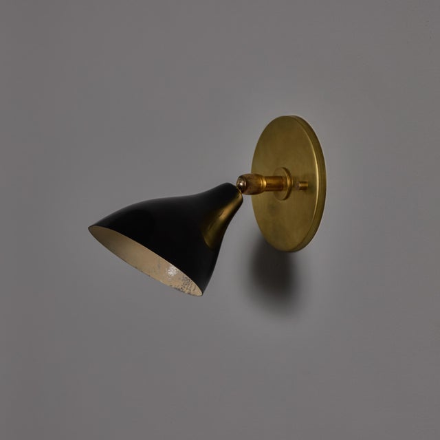 1960s Gino Sarfatti Model #26b Black and Brass Wall Lamp for Arteluce For Sale - Image 12 of 18