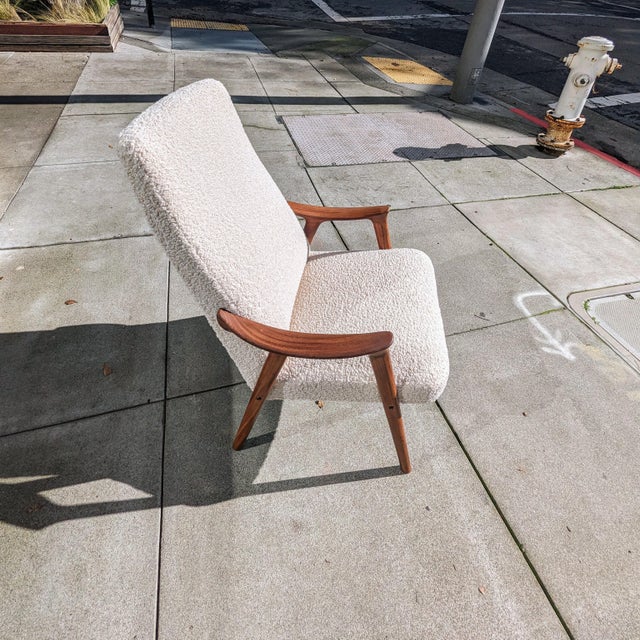 Mid-Century Modern Westnofa Scoop Lounge Chair in Cream Bouclé, 1970s Scandinavian Modern For Sale - Image 3 of 9