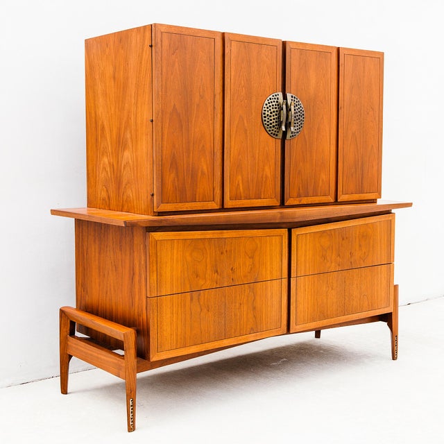 Restored 1960s Helen Hobey Mid Century Modern Walnut Highboy Dresser, Attributed For Sale - Image 10 of 15