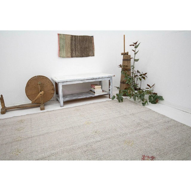 Vintage Large Modern Gray Kilim Rug For Sale In Los Angeles - Image 6 of 7