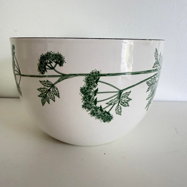1960s Vintage Enamel Bowl, Finel Arabia by Kaj Franck. Chervil Herb Green on White For Sale - Image 5 of 5