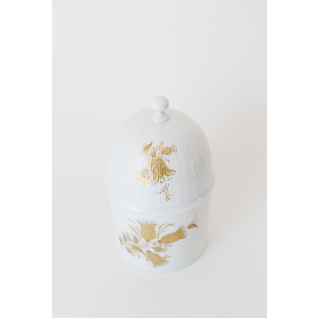 1980s 1980s Vintage Bjorn Wiinblad for Rosenthal Covered Gold & White Porcelain Bowl For Sale - Image 5 of 12