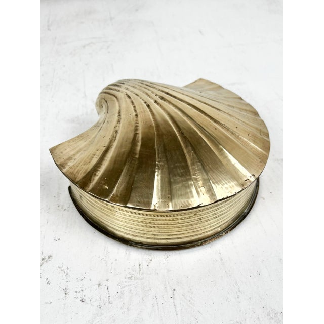 Vintage brass shell shaped box. Scallop/clam shell shaped box. Solid brass. Made by Decorative Crafts, Inc. Classic...
