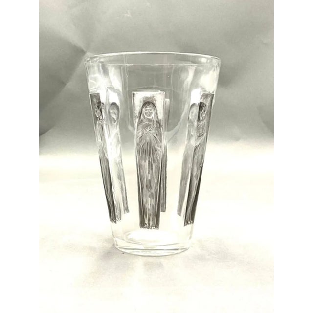 White Glass Six Figurines Vase from René Lalique, 1912 For Sale - Image 4 of 8
