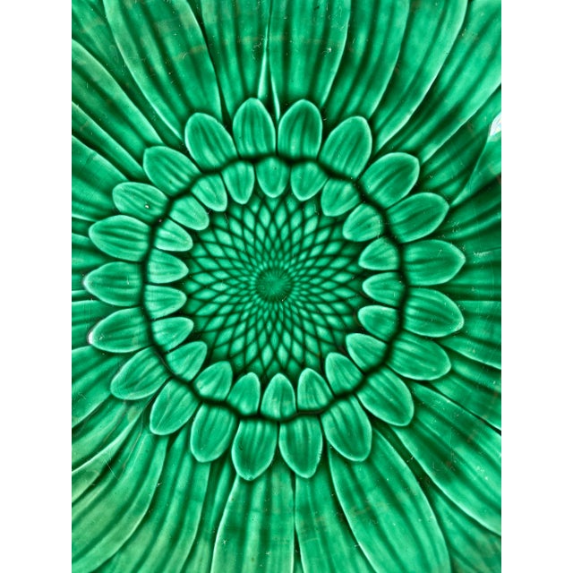 Bottle Green Pair of Green Wedgwood Etruria Majolica Plates With Sunflowers - 1877 For Sale - Image 8 of 9