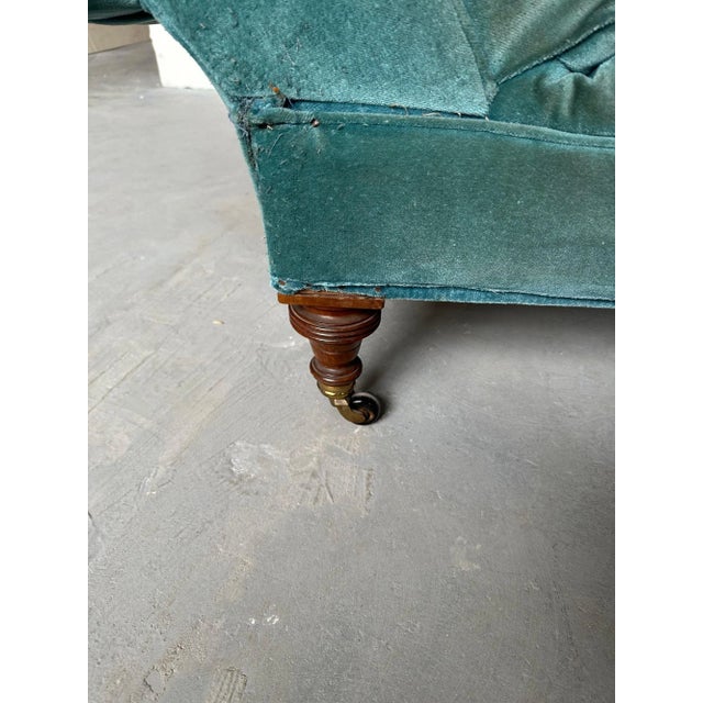 French Napoleon III Curved and Tufted Chaise Longue For Sale - Image 12 of 12