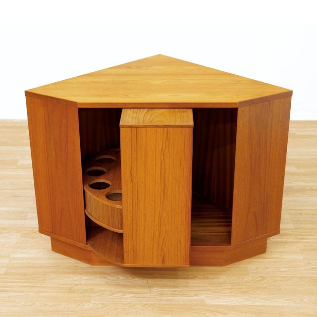 1960s Danish Modern Revolving Corner Bar in Teak by Vildbjerg Mobelfabrik For Sale - Image 15 of 18