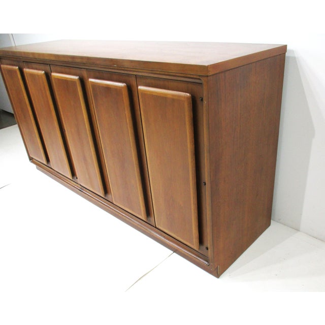 Mid 20th Century Walnut Mid Century Credenza by Broyhill Forward 70 Premier Collection For Sale - Image 5 of 13
