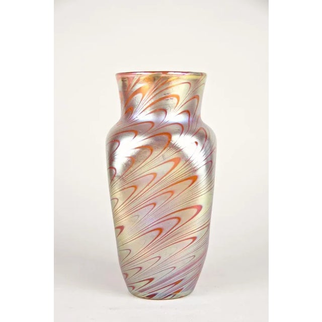 Iridescent Glass Vase Phenomen Rosa from Loetz Witwe, Bohemia, 1902 For Sale - Image 3 of 11