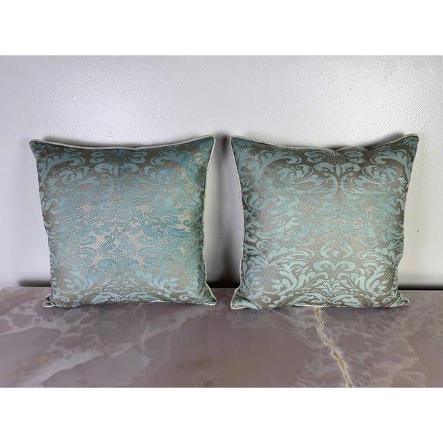 This exceptional pair of decorative pillows is crafted from authentic Italian Fortuny textiles, produced in the historic...