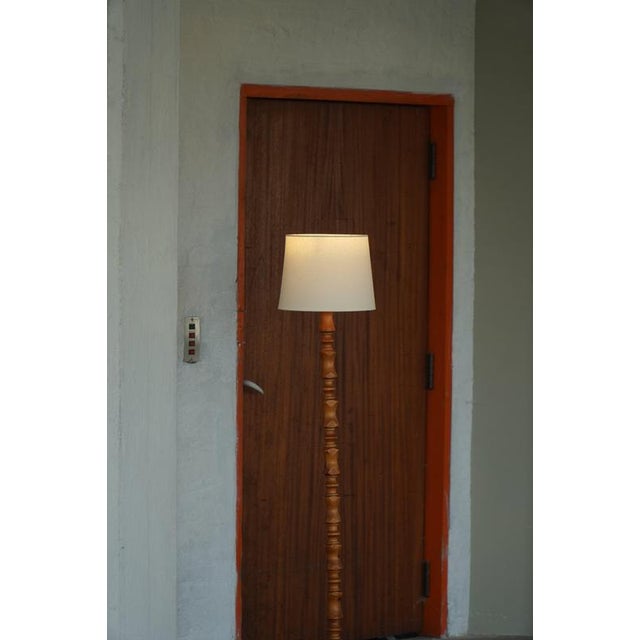 Wood Scandinavian Modern Sculptural Turned Pine Floor Lamp, Denmark, 1970s For Sale - Image 7 of 14